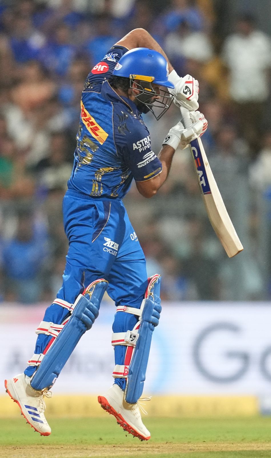 Positive start for MI! Rohit and Rickelton striking it well early💥