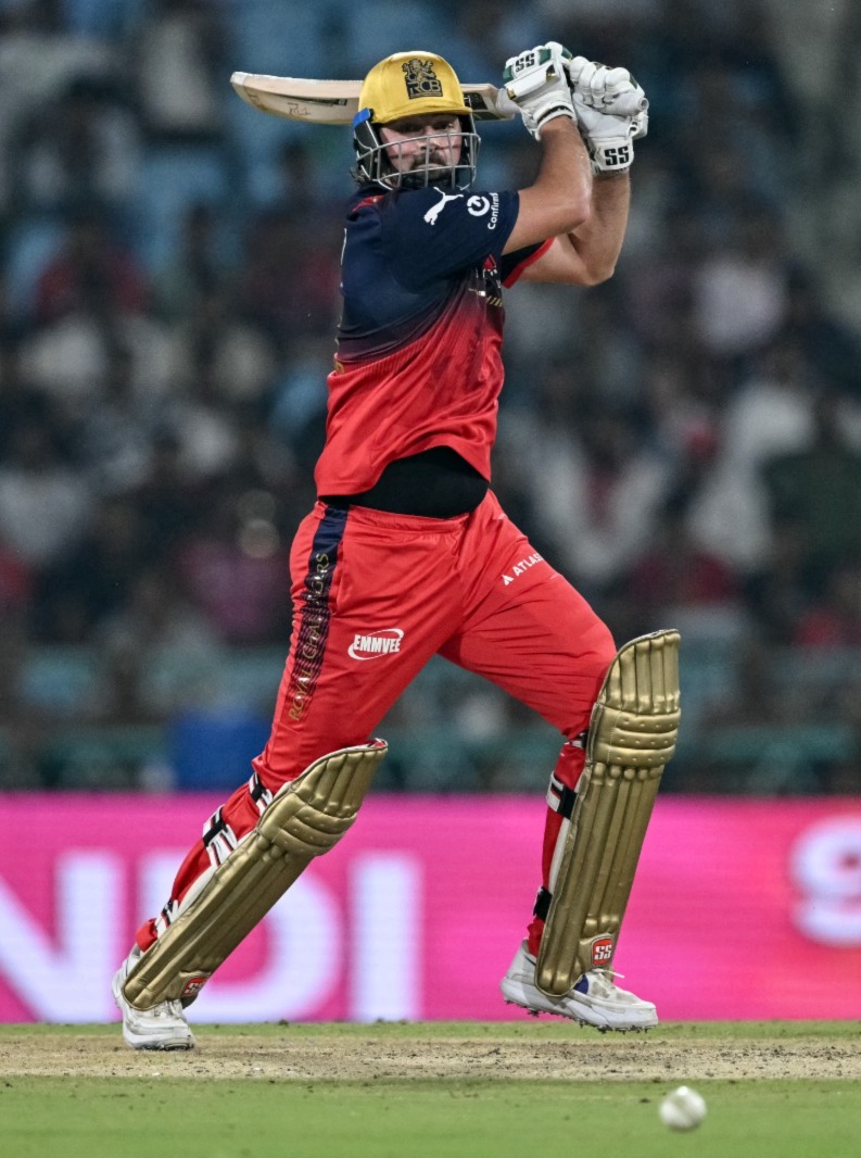 TIM DAVID SHOW ENDS IN LUCKNOW! His 40(17) has kept RCB in the hunt with 47 needed in 18! 