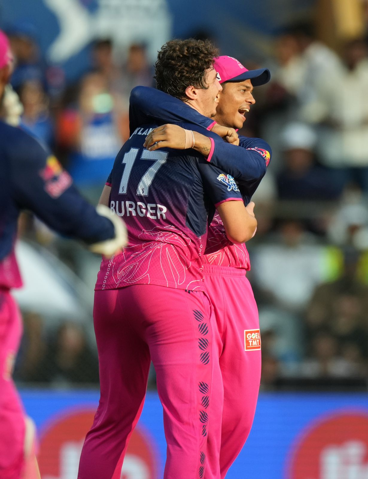A disastrous powerplay for Mumbai Indians as they slump to 49/4 after six overs!
