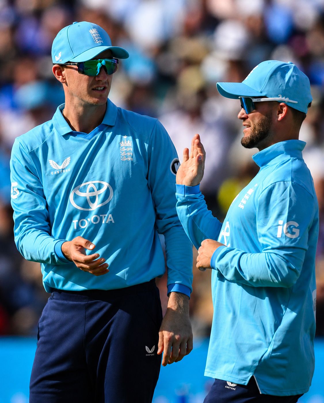England have turned the game on its head! 🔥 Gill, Shreyas Iyer and KL Rahul are all back in the pavilion.