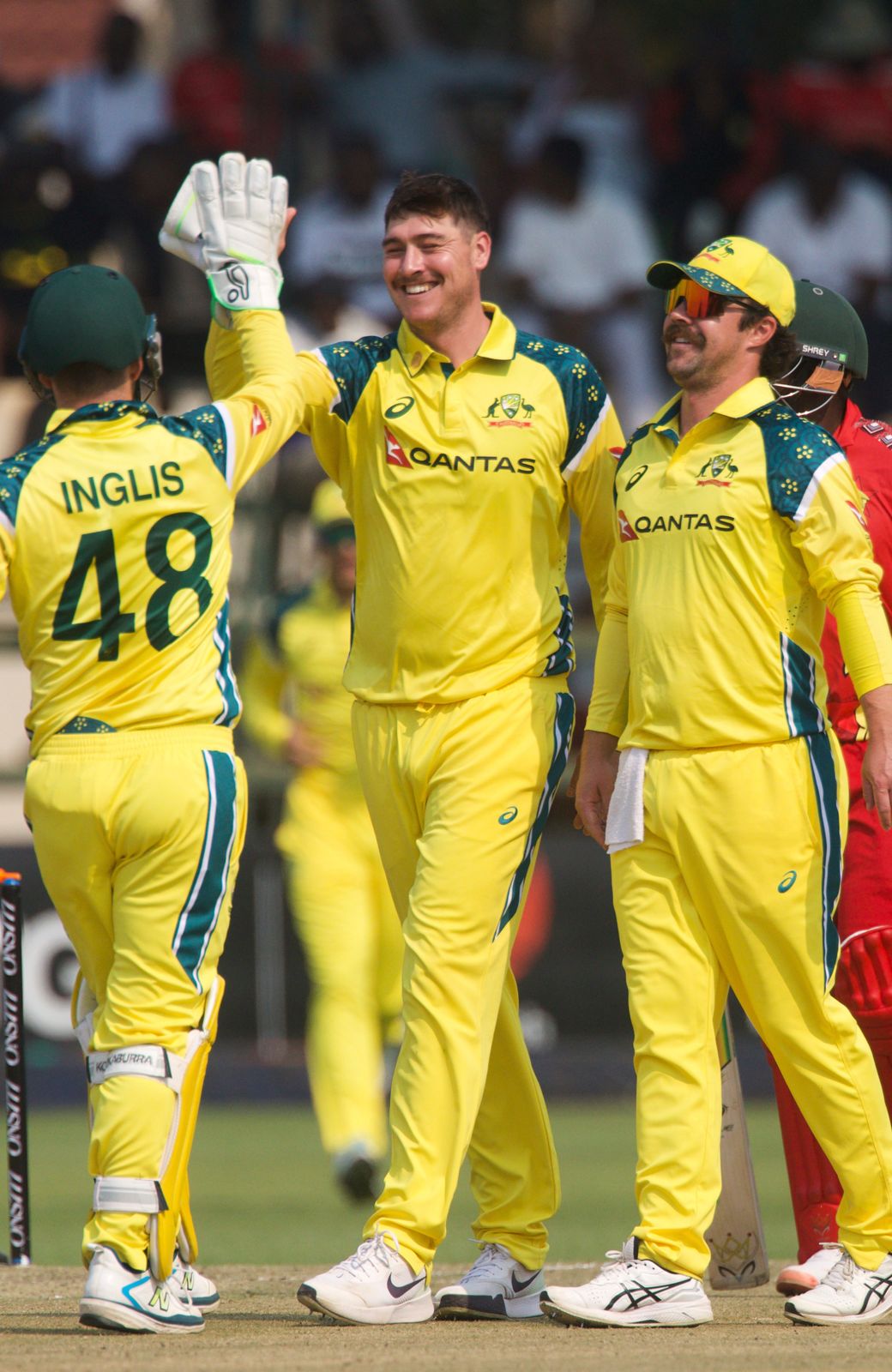 Australia dominate with the ball once again as Raza and Ervine look to steady Zimbabwe.