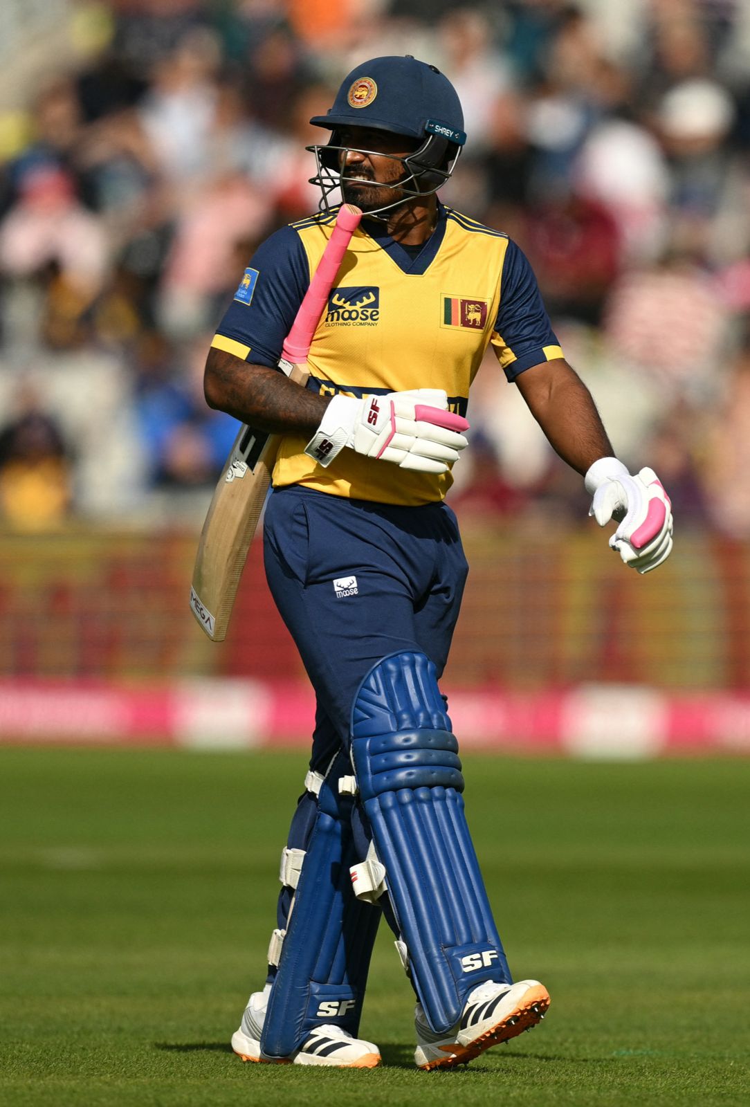 England finds the first breakthrough and the Sri Lankans lose Udara pretty early. 