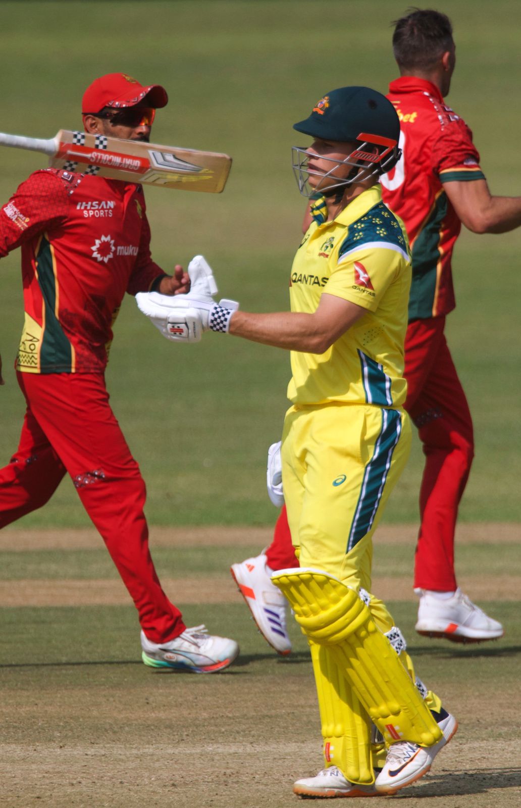 Australia are 200/5 and need 72 runs from the remaining 16 overs!
