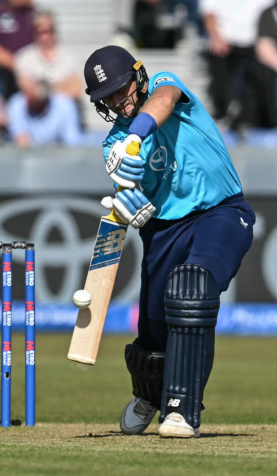 England bring up 100 in 18th overs, with Root and Brook at the crease!
