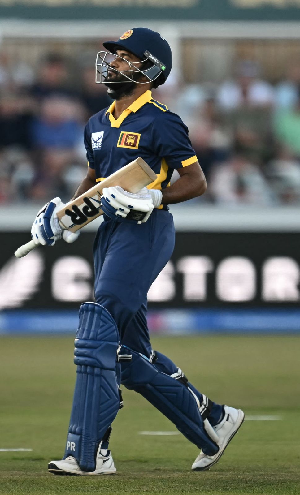 Another wicket for England! Pavan Rathnayake departs for 13 as Sri Lanka slip to 84/3.