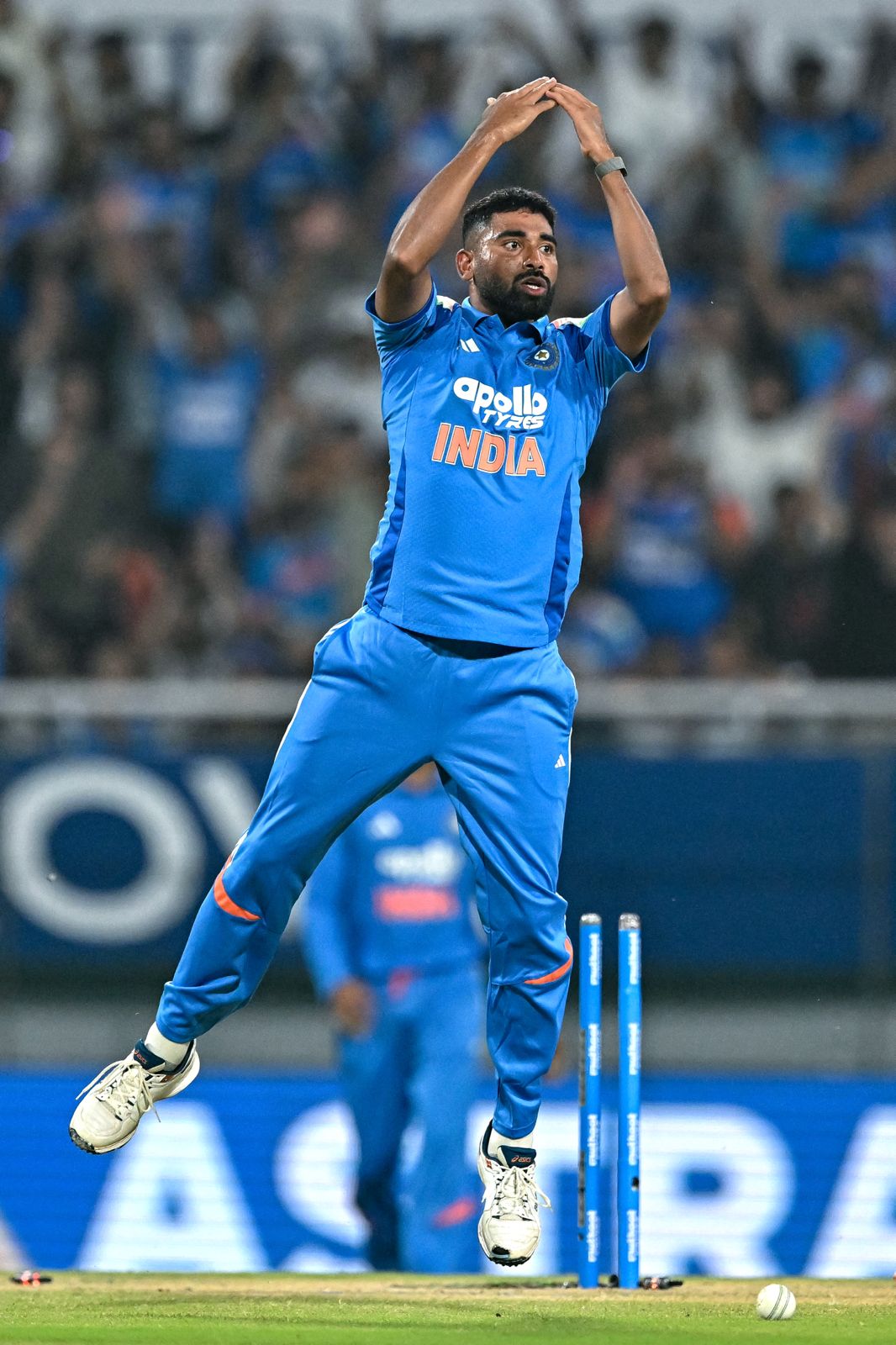 End of the Powerplay! Siraj provided India with an early breakthrough by dismissing Campbell, but West Indies have scored freely.