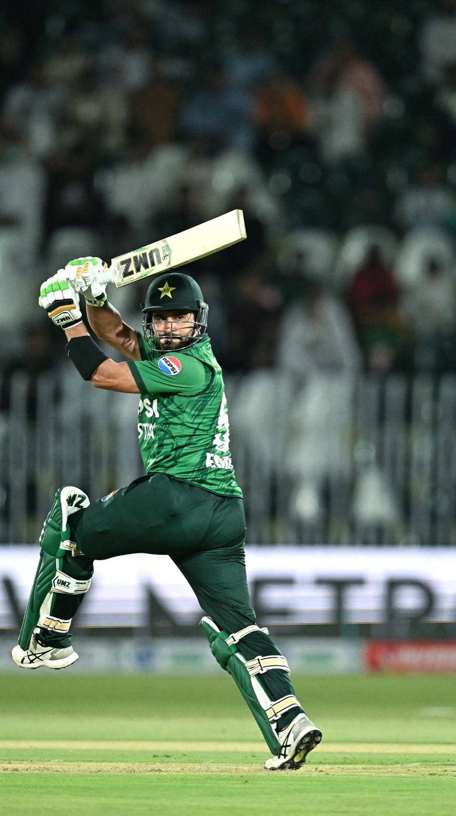Pakistan go unscathed through the powerplay! The score reads 46/0, and a couple of missed chances have made matters worse for the visitors.