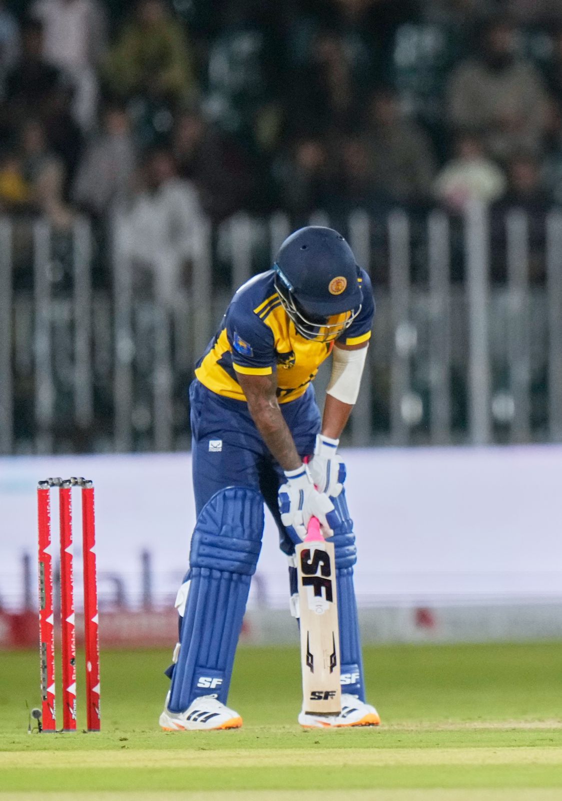Pakistan off to a good start with the ball as Sri Lanka slip to 15/1!