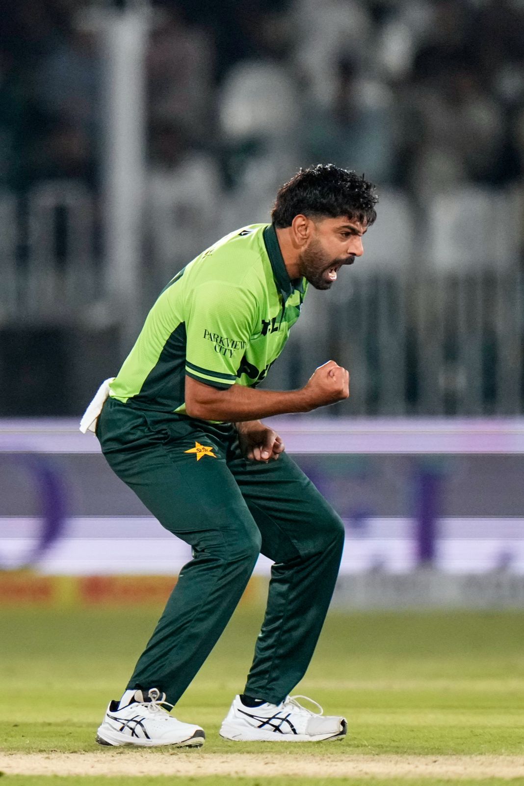 Sri Lanka are bowled out for 268 in 48.1 overs as Pakistan seal a 37-run victory to stay atop the points table.