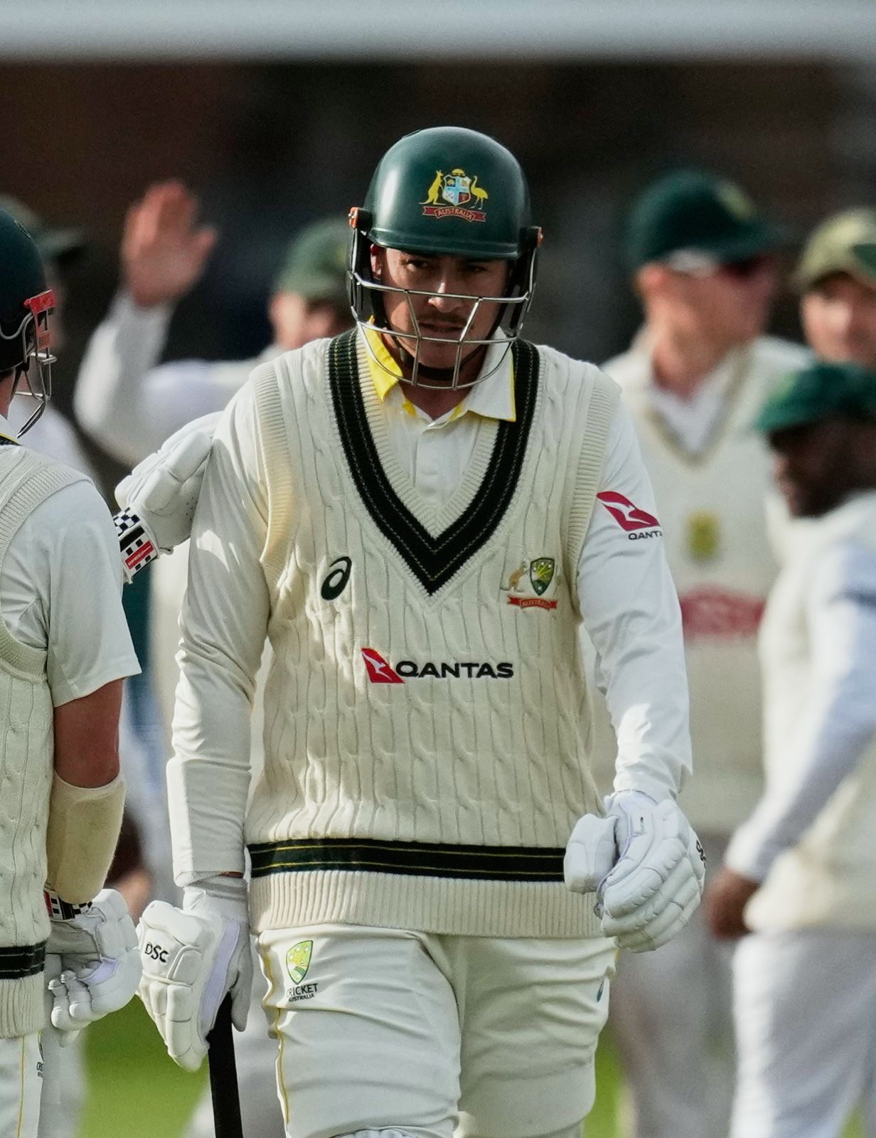 Australia lose their fourth! The visitors are in deep trouble once again.