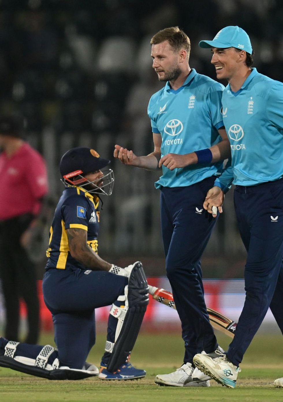 Sri Lanka reach 60/2 after 10 overs following a shaky start, but still have a big target to chase!