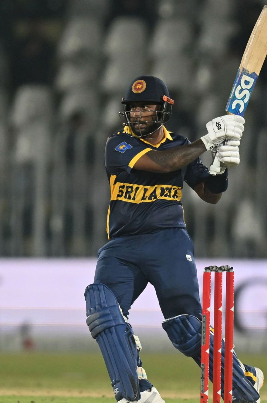 A heartbreaking end to Avishka Fernando's knock! He misses out on a well-deserved century as England get a much-needed breakthrough.