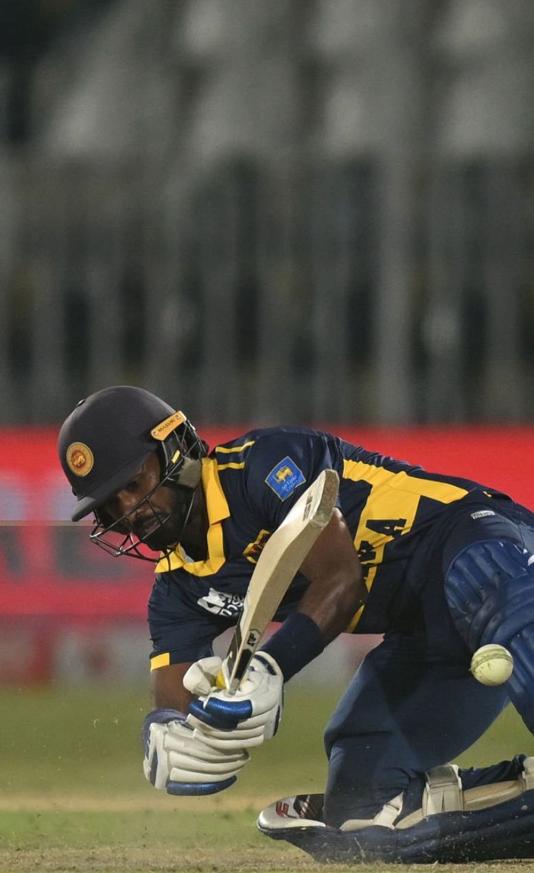 24 needed off the last 3 overs! Sri Lanka are on the brink of a historic chase.