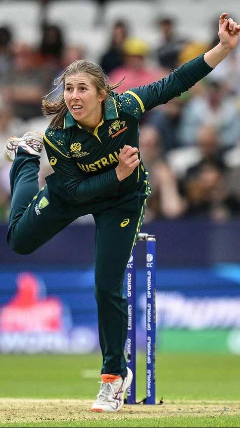 Australia have been all over Bangladesh 👏   Keeping the scoring in check throughout as Bangladesh finish on 77 for 8 in Leeds!