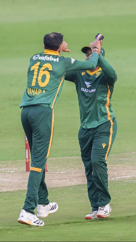 South Africa keep chipping away! Australia 189/6 after 30 overs. 🇿🇦