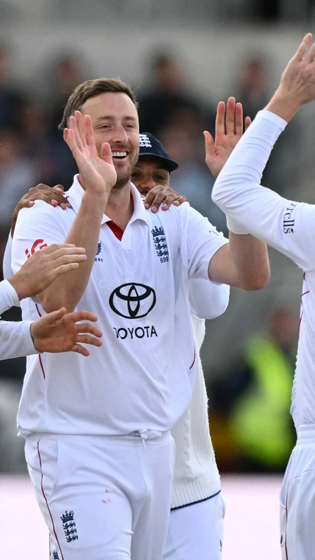 England complete crushing win over lacklustre Pakistan