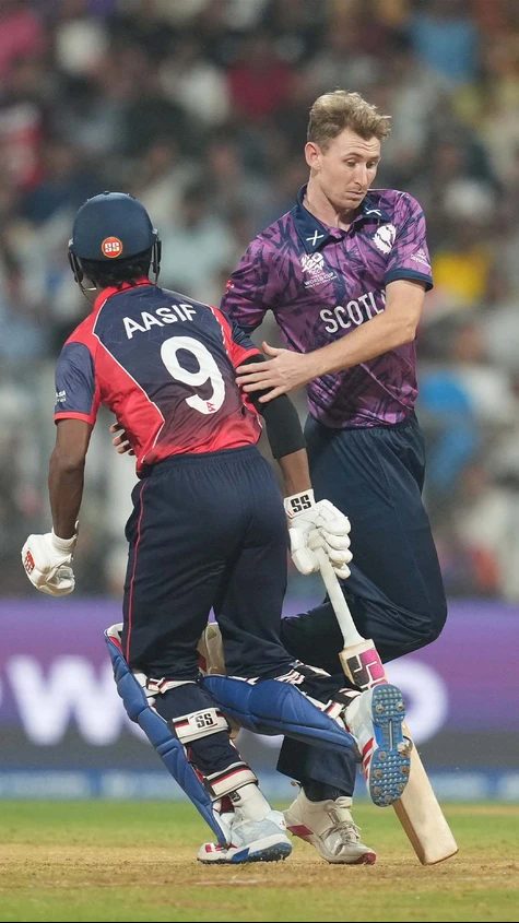 10 overs done, Nepal require 93 more from the last 10 overs!