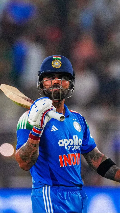 Virat Kohli departs for 29 (19) in the second ODI.