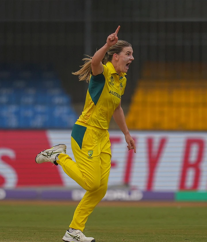 Pearler from Sutherland halts England’s charge!