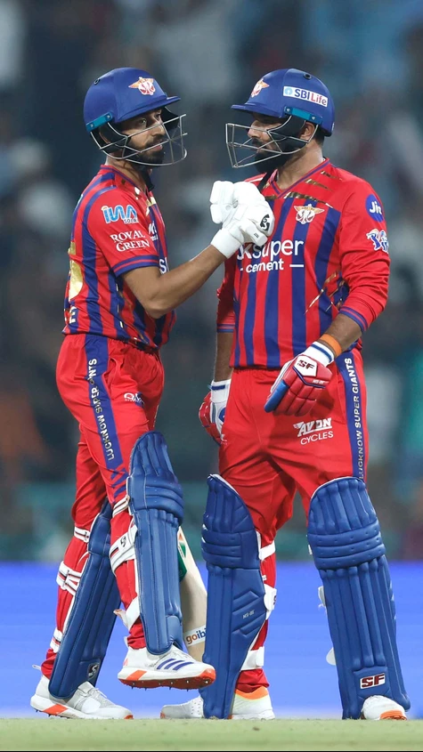What a game in Lucknow. It's a Super Over now🔥  Mohammed Shami smashed a six when Lucknow Super Giants needed 7 off the last ball.