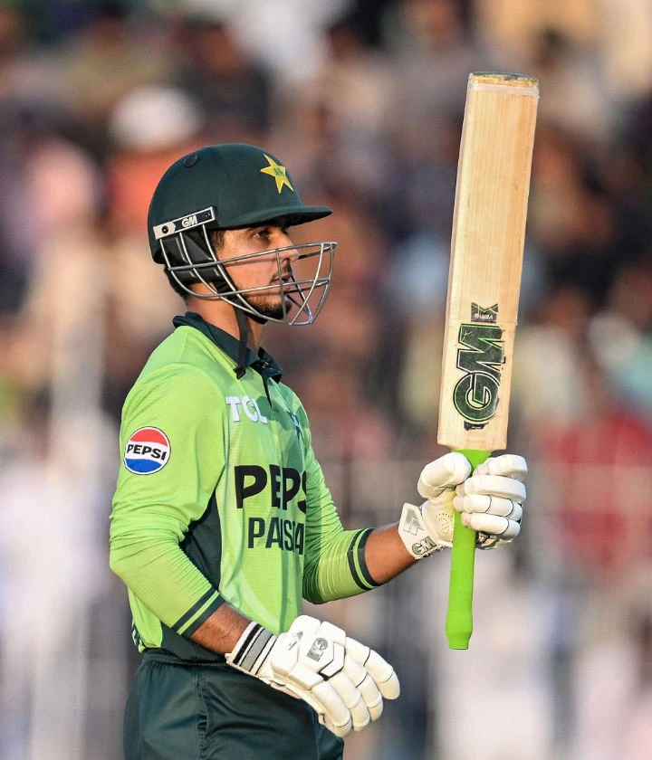 Fifty for Saim Ayub! Pakistan closing in on the win!