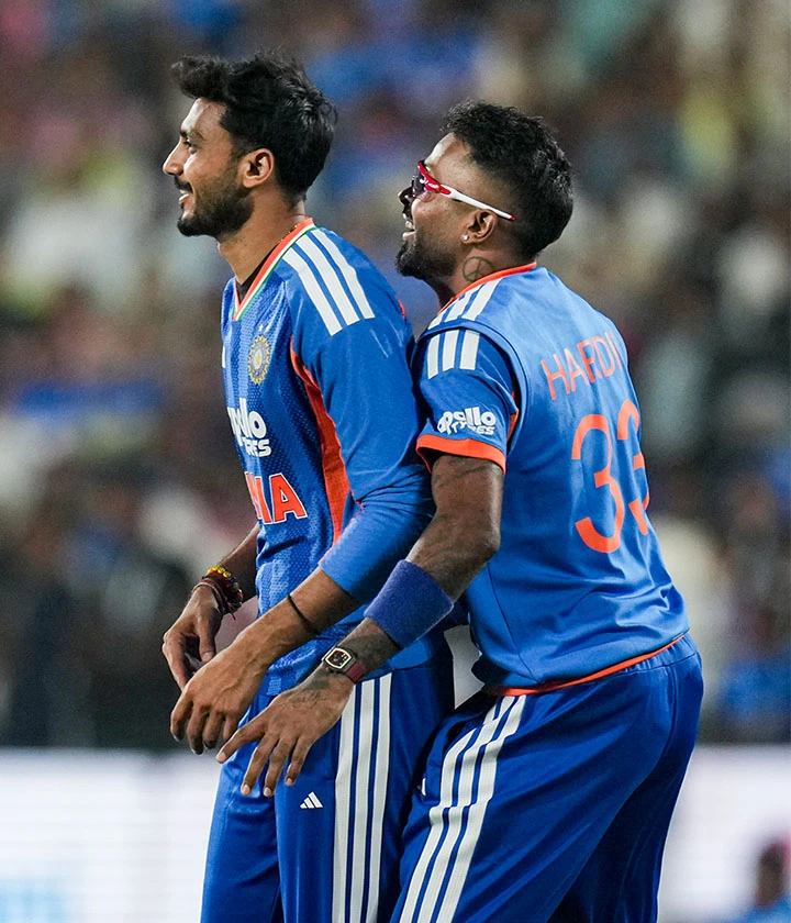 Big breakthrough! Axar Patel removes Glenn Phillips!