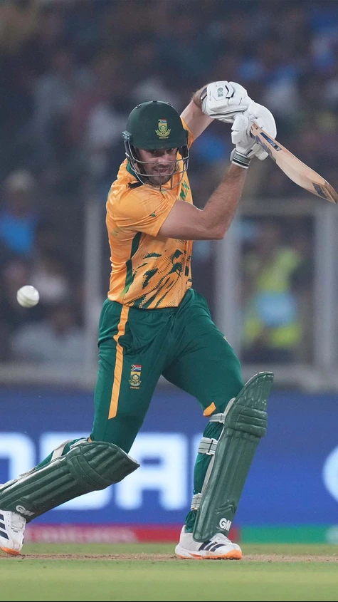 83-1 AFTER 6 OVERS 🔥   This is South Africa's joint-highest powerplay score in a men's T20 World Cup!