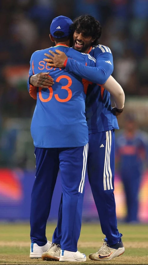  India thrash the Men in Green by 61 runs in Colombo and qualify for the Super 8s!