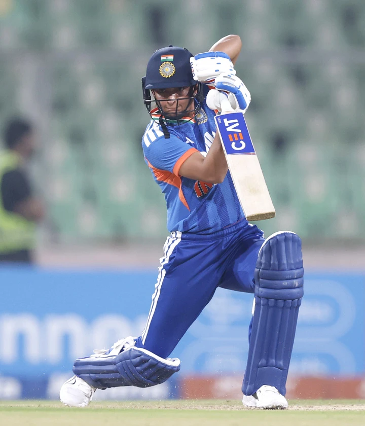 Harmanpreet Kaur reaches 50, her 15th T20I half-century!