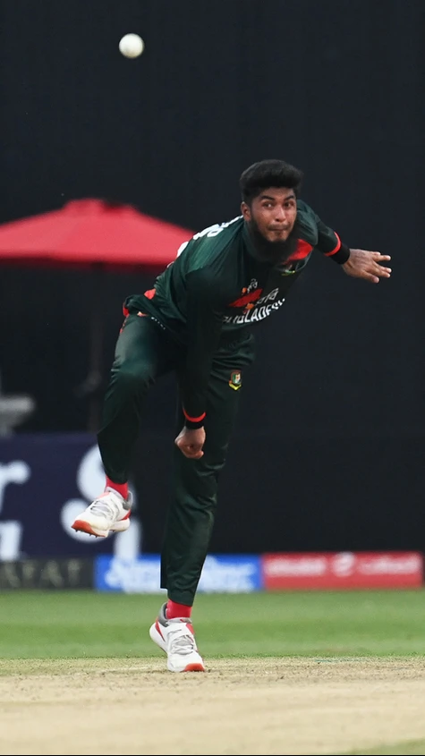 Rishad strikes and gets the important wicket of Wessly Madhevere!
