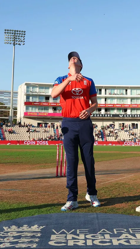 England have won the toss and will bowl first in Cardiff! 🏏  Jofra Archer comes into the XI, replacing Josh Tongue 🔁