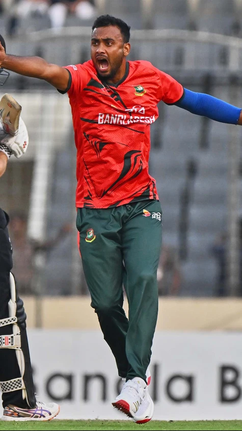 Shoriful Islam steps up with the ball for Bangladesh!