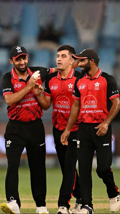 Sri Lanka stumble, lose three quick wickets; Hong Kong seizes the upper hand!