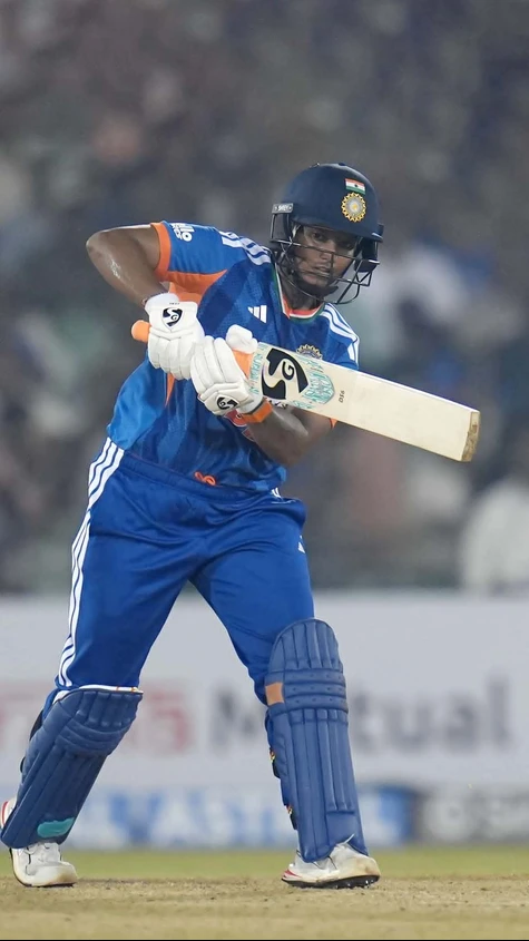 49 runs of extreme composure 😇  A responsible knock from Deepti Sharma