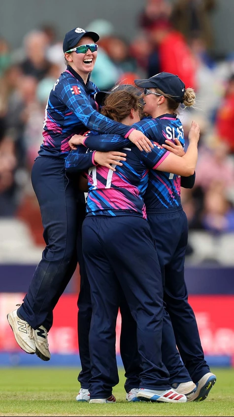 HISTORY!  Scotland get their first-ever win at the women's T20 World Cup 👏