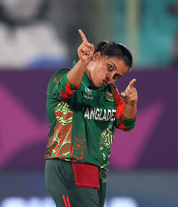 Bangladesh starts on top – SA already 1 down!