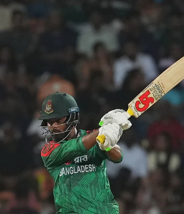 Hridoy & Miraz anchor Bangladesh with fighting fifties! 💪
