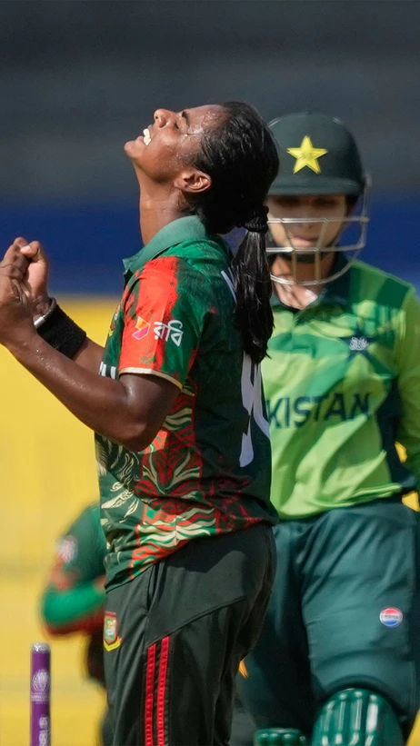 Pure domination by Bangladesh, Pak batters clueless!