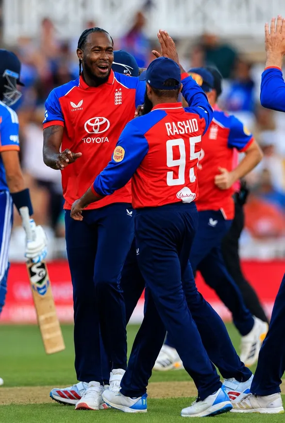 Powerplay done, and India are in deep trouble! Five wickets down for just 54 runs.