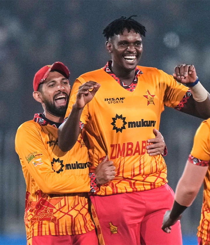 Perfect start with the ball for Zimbabwe!