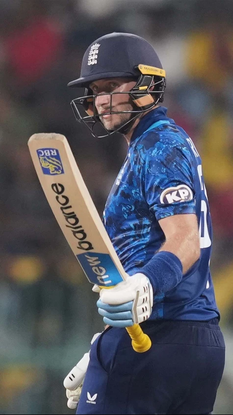 Half century yet again for the in-form Joe Root! Gets there off just 52 balls! Taking England forward to a series leveling win.