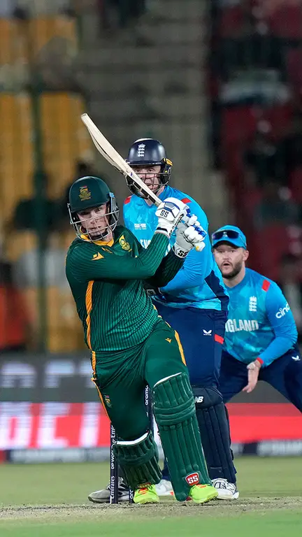 South Africa crushes England by 7 wickets to move to the top of the points table