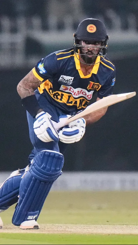 Pakistan’s indisciplined bowling + Sri Lanka’s sensible batting = Visitors on top!