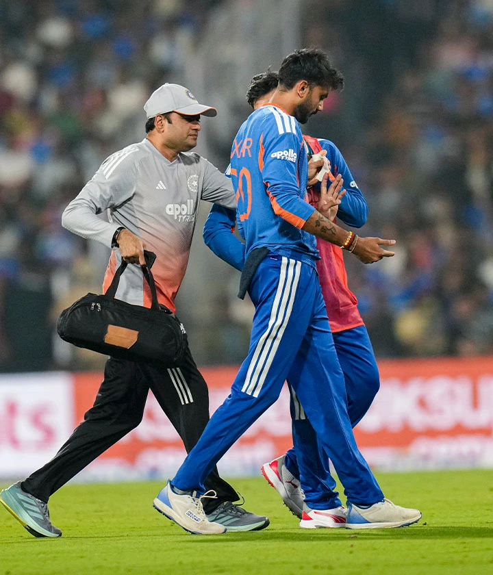 A fierce hit to Axar’s index finger leaves him bleeding; the physio attends him on the field!