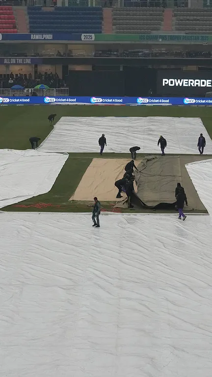 The play has been stopped by rain!