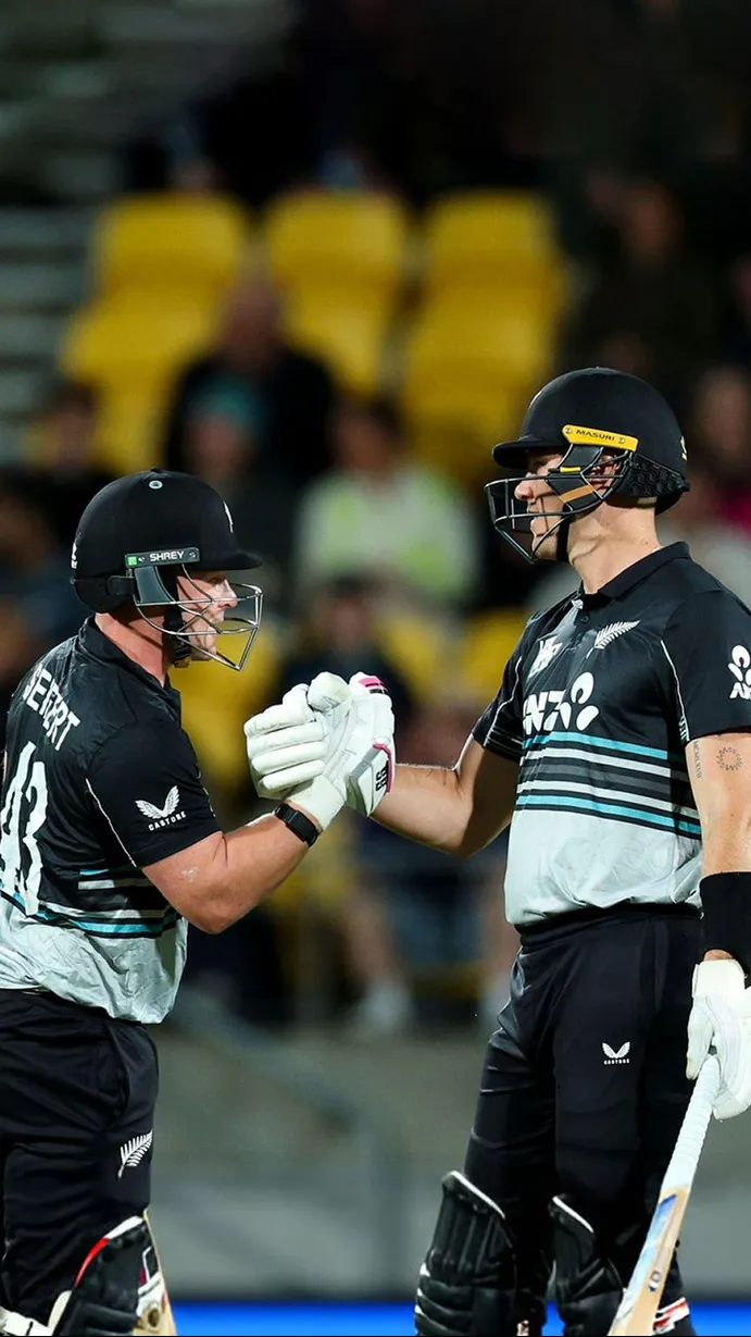 NZ crushed PAK by 8 wickets with 60 balls to spare! 🤯