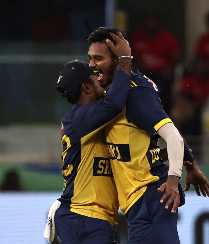 Chameera running through Pakistan’s lineup!
