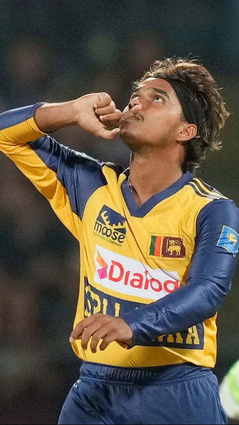 Excellent stuff from Wellalage as he breaks the opening partnership. Marumani departs for 34!