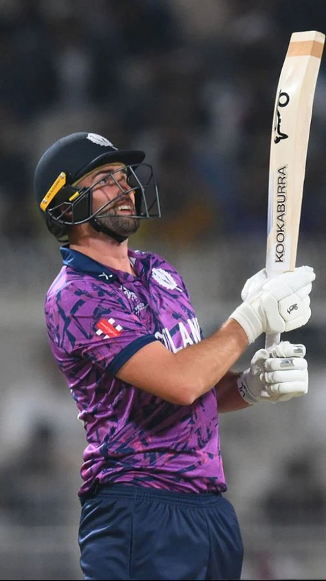 💯 up for Scotland in 12 overs, 83 needed off the last 8 overs!
