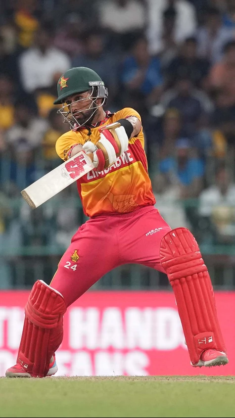 It doesn't matter whether it is spin or pace! Sikandar Raza is dealing with only sixes!!